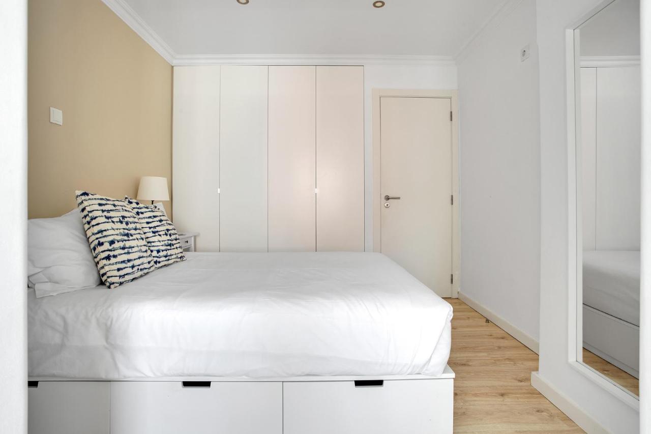 Modern 2 Bedroom Apartment In Estrela With Outside Terrace! Amazing For Families, Couples, Friends リスボン エクステリア 写真