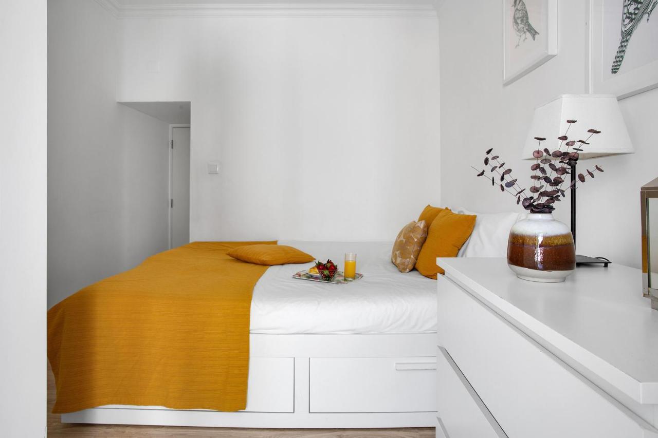 Modern 2 Bedroom Apartment In Estrela With Outside Terrace! Amazing For Families, Couples, Friends リスボン エクステリア 写真