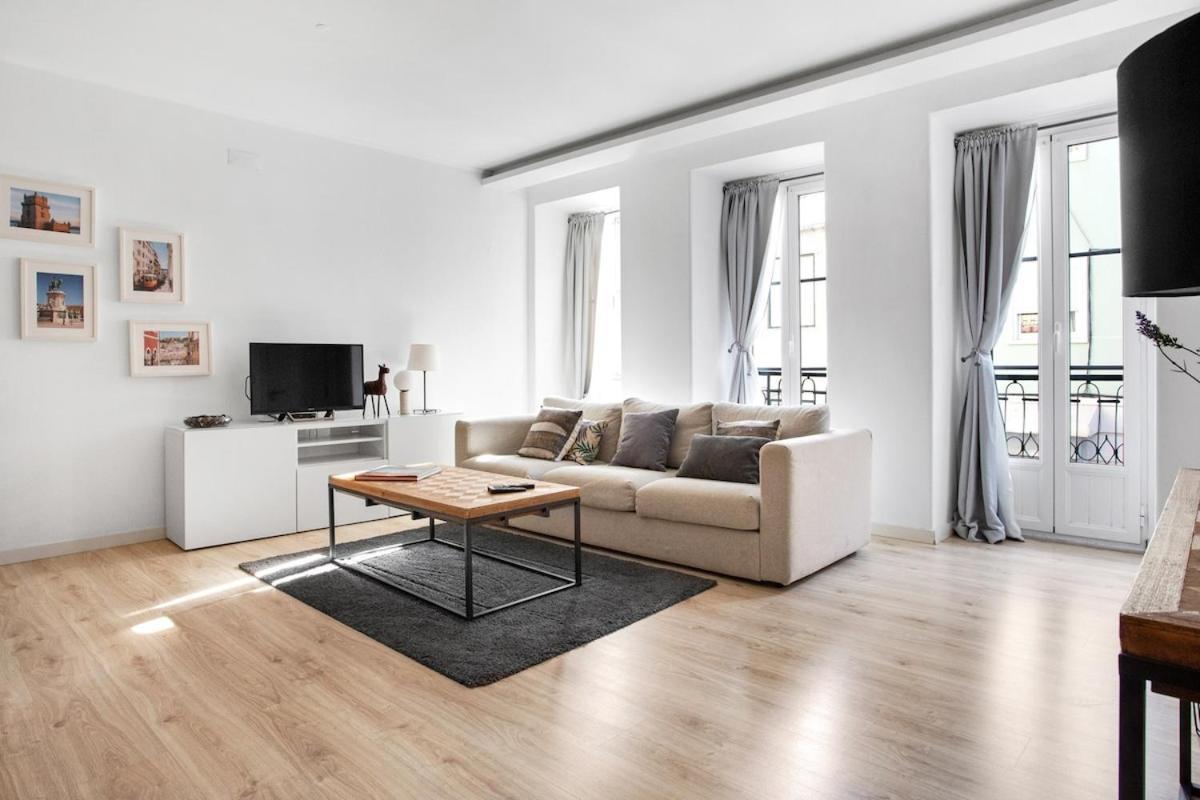 Modern 2 Bedroom Apartment In Estrela With Outside Terrace! Amazing For Families, Couples, Friends リスボン エクステリア 写真
