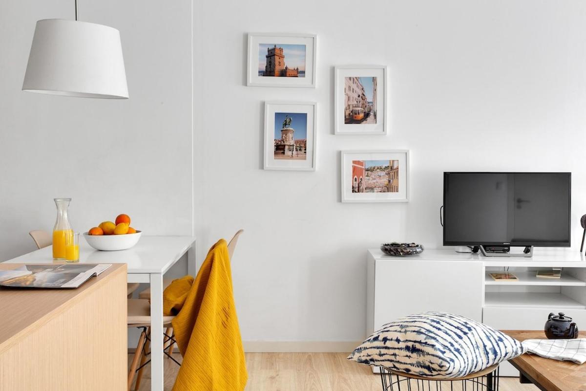 Modern 2 Bedroom Apartment In Estrela With Outside Terrace! Amazing For Families, Couples, Friends リスボン エクステリア 写真