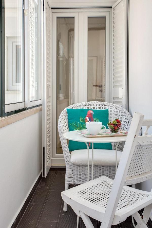 Modern 2 Bedroom Apartment In Estrela With Outside Terrace! Amazing For Families, Couples, Friends リスボン エクステリア 写真